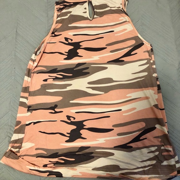 Pink camo tank top - Picture 2 of 4